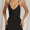 Vestido largo Indi con cuello halter en negro