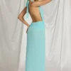 Vestido largo Kaeli con cuello halter en azul aguamarina