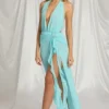 Vestido largo Kaeli con cuello halter en azul aguamarina
