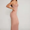 Vestido largo Palermo con cuello vuelto y tirantes finos adornado en beige