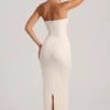Vestido largo Palermo con cuello vuelto y tirantes finos adornado en blanco