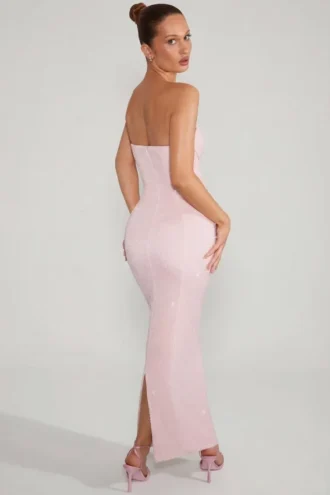 Vestido largo Palermo con cuello vuelto y tirantes finos adornados en color rosa palo
