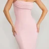 Vestido largo Palermo con cuello vuelto y tirantes finos adornados en color rosa palo