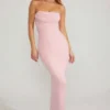 Vestido largo Palermo con cuello vuelto y tirantes finos adornados en color rosa palo