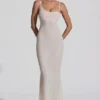 Vestido largo sin espalda con adornos Duhamel en blanco