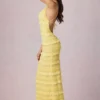 Vestido largo sin espalda con cuello halter y volantes Tove en amarillo limón