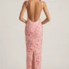 Vestido largo sin espalda con cuello redondo y adornos Tavira en rosa