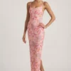 Vestido largo sin espalda con cuello redondo y adornos Tavira en rosa