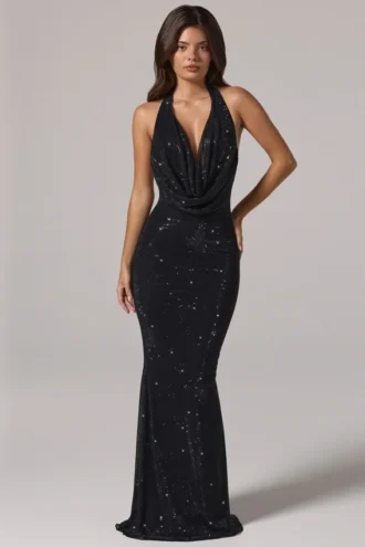 Vestido largo sin espalda con cuello vuelto y adornos Feyre en negro