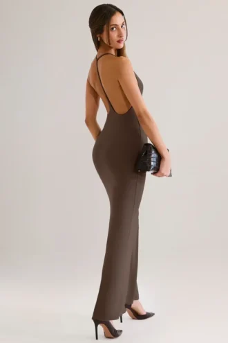 Vestido largo sin espalda con escote pronunciado Leire Modal en marrón chocolate
