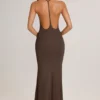 Vestido largo sin espalda con escote pronunciado Leire Modal en marrón chocolate