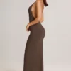 Vestido largo sin espalda con escote pronunciado Leire Modal en marrón chocolate