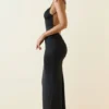 Vestido largo sin espalda con fruncidos Devika en negro