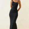 Vestido largo sin espalda con fruncidos Devika en negro