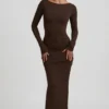 Vestido largo sin espalda con fruncidos Regine Modal en marrón chocolate