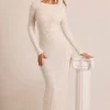 Vestido largo sin espalda con mangas largas y adornos Vienna en blanco