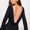 Vestido largo sin espalda de jersey transparente con mangas largas Frances en negro