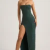 Vestido largo sin tirantes con cuello cowl y adornos de La Rochette en verde esmeralda