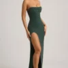 Vestido largo sin tirantes con cuello cowl y adornos de La Rochette en verde esmeralda