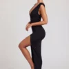 Vestido largo Sloane con escote pronunciado y abertura lateral en negro