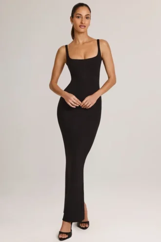 Vestido largo Soreia de modal con cuello cuadrado en negro