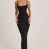 Vestido largo Soreia de modal con cuello cuadrado en negro