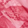 Vestido largo Taveuni con cuello vuelto y detalles metálicos en estampado rosa orquídea