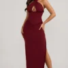 Vestido largo tipo corsé con cuello halter y cordones Penelope en rojo baya