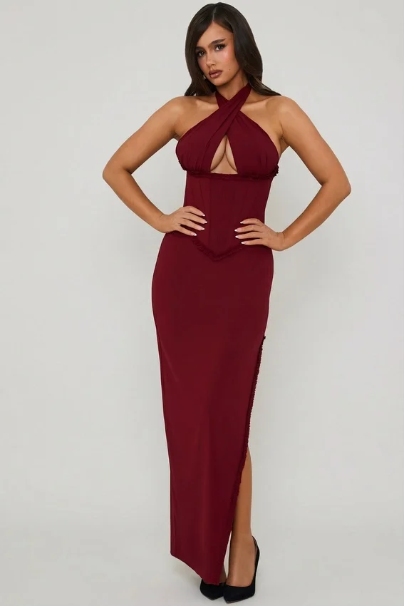 Vestido largo tipo corsé con cuello halter y cordones Penelope en rojo baya