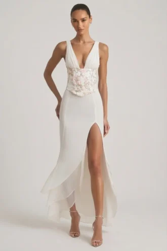 Vestido largo tipo corsé con volantes y escote pronunciado Nathalia en color marfil