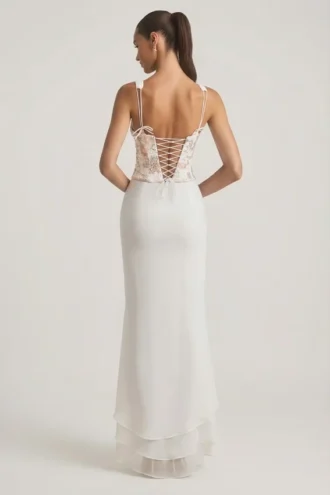 Vestido largo tipo corsé con volantes y escote pronunciado Nathalia en color marfil