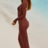Vestido largo transparente con espalda abierta Naura en marrón chocolate