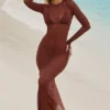 Vestido largo transparente con espalda abierta Naura en marrón chocolate