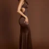 Vestido largo Vittoria con cuello redondo y lazo en la espalda en marrón chocolate