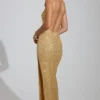 Vestido largo Yarina con cuello redondo y abertura en el muslo, adornado en dorado