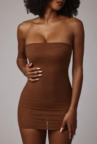 Vestido lencero mini bandeau de malla suave y transparente de Intimates en color moca
