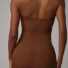 Vestido lencero mini bandeau de malla suave y transparente de Intimates en color moca