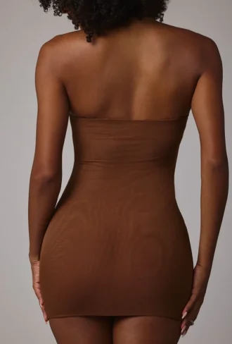 Vestido lencero mini bandeau de malla suave y transparente de Intimates en color moca