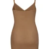 Vestido lencero mini de malla suave con cuello en V de Intimates en color almendra