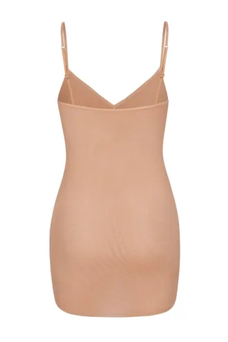 Vestido lencero mini de malla suave con cuello en V de Intimates en melocotón cálido