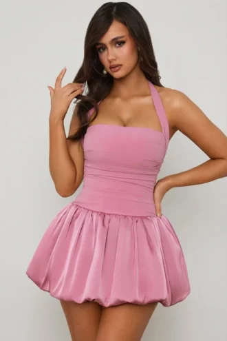 Vestido micro corto con corsé, cuello halter y bajo abullonado con cordones Ludmila en malva