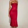 Vestido midi acampanado bandeau con ribete de encaje de satén Belsa en rojo intenso