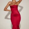 Vestido midi acampanado bandeau con ribete de encaje de satén Belsa en rojo intenso