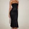 Vestido midi acampanado Belsa de satén con ribete de encaje y escote bandeau en negro