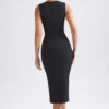 Vestido midi Aiko con cuello corazón en negro