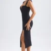Vestido midi Aiko con cuello corazón en negro