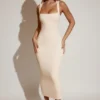 Vestido midi Ainslee con cuello cuadrado en color marfil