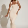 Vestido midi Ainslee con cuello cuadrado en color marfil