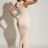 Vestido midi Ainslee con cuello cuadrado en color marfil