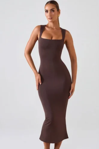 Vestido midi Ainslee con cuello cuadrado en marrón chocolate